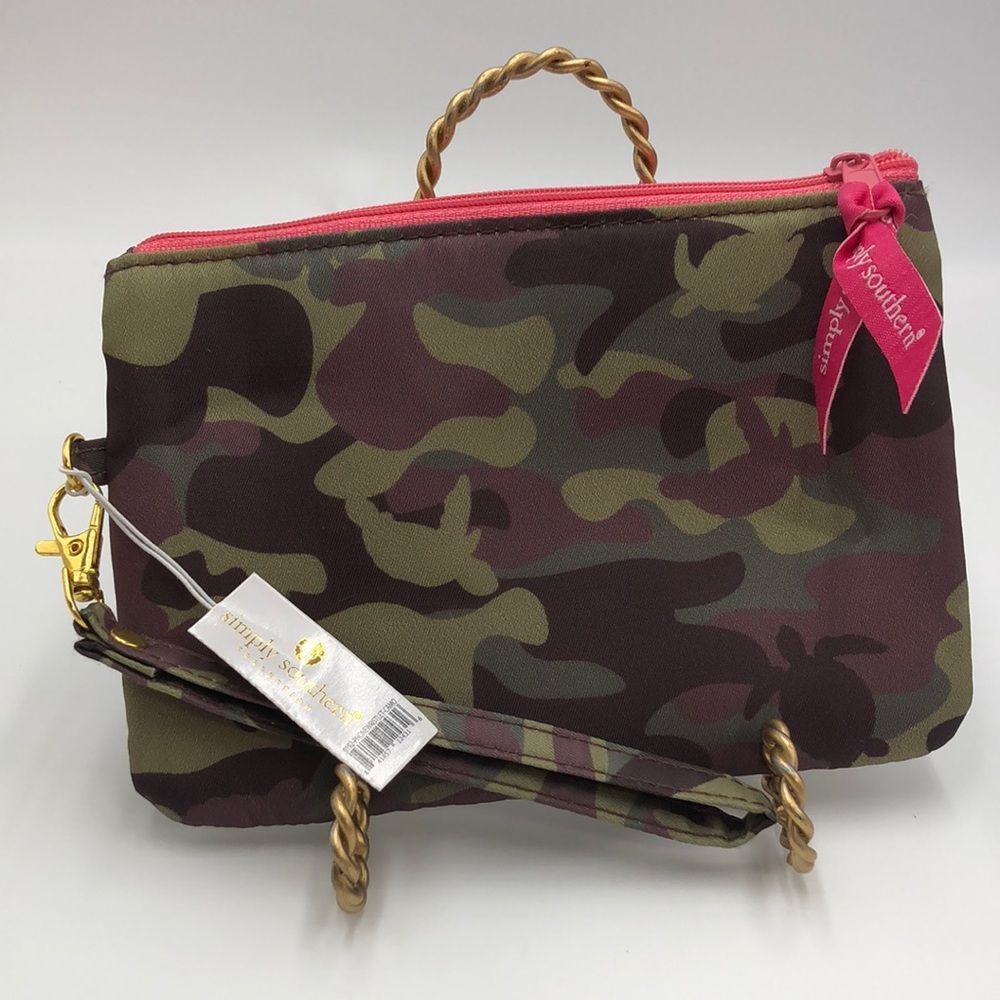 NWT Simply Southern camouflage/pink phone wristlet. Can use phone through cover!